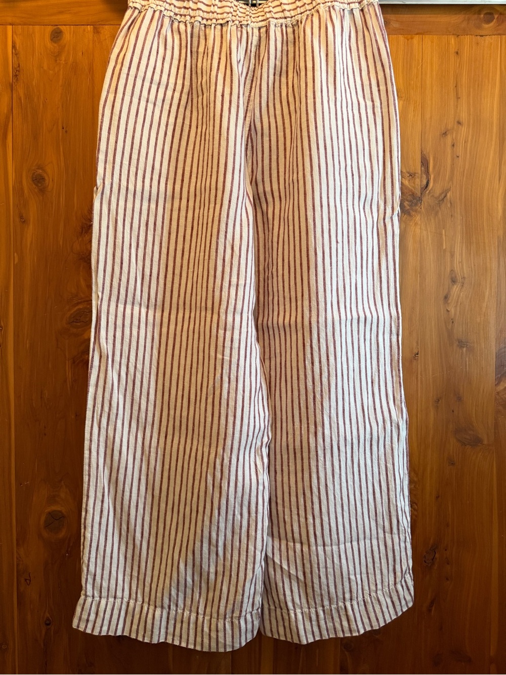 Artisan Ny White Pants with Red Vertical Stripes